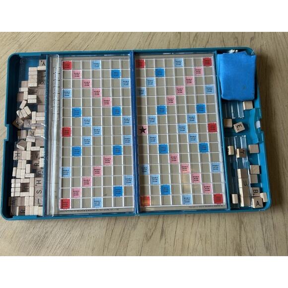 Vintage Scrabble Travel Edition 1977 Plastic Case Crossword Game Family Youth - Picture 10 of 13